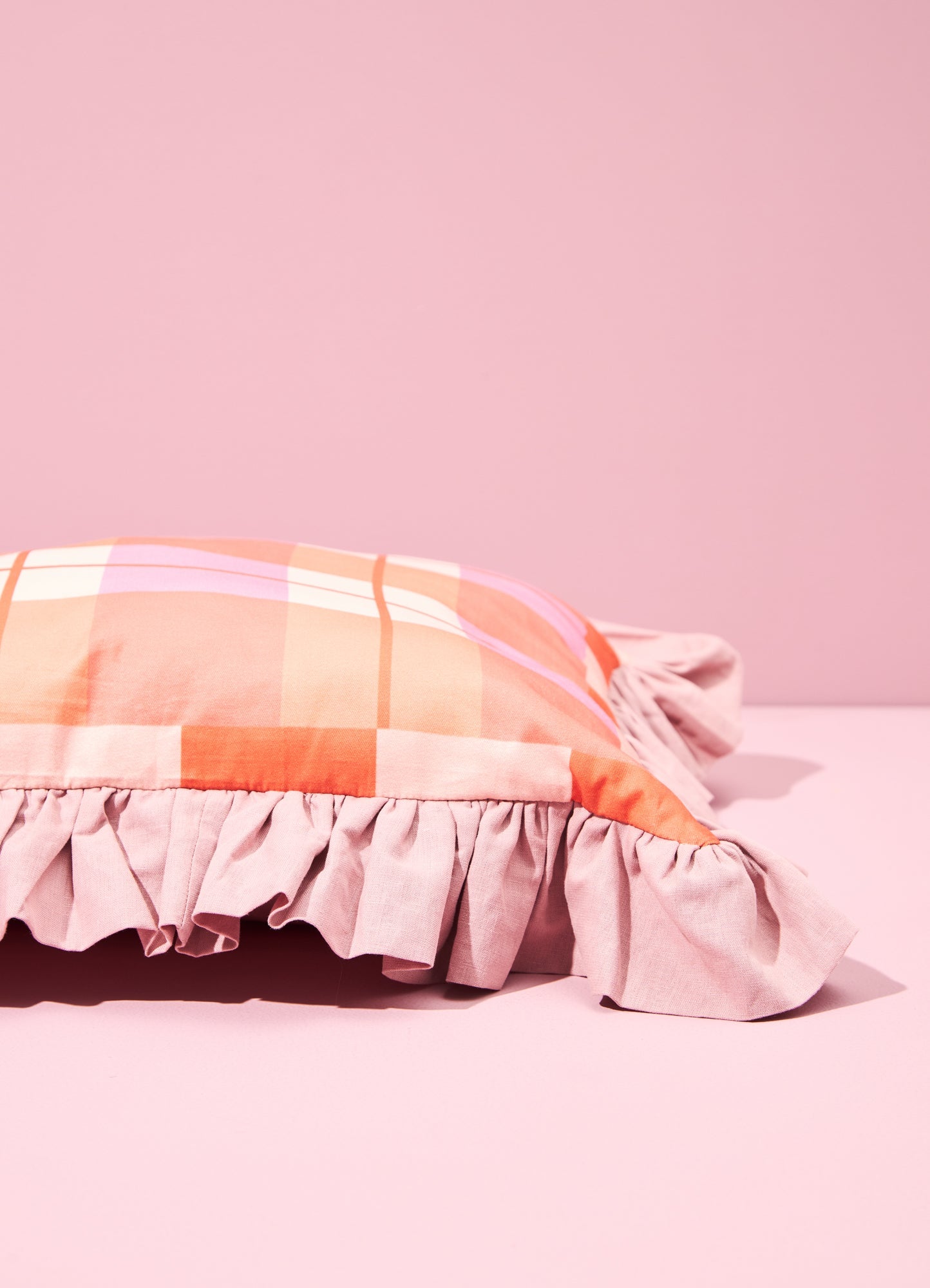 Cushion With Ruffle - Love Chess - MOOUI Barcelona