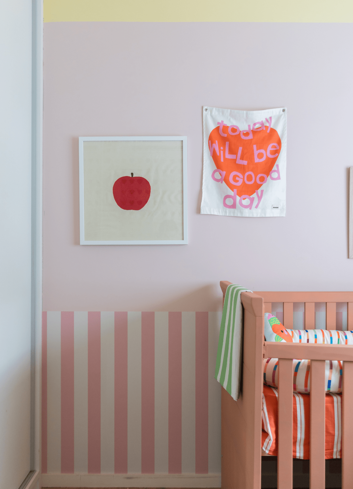 Wallpaper - Wide Cotton Candy Stripes - MOOUI BRASIL SL