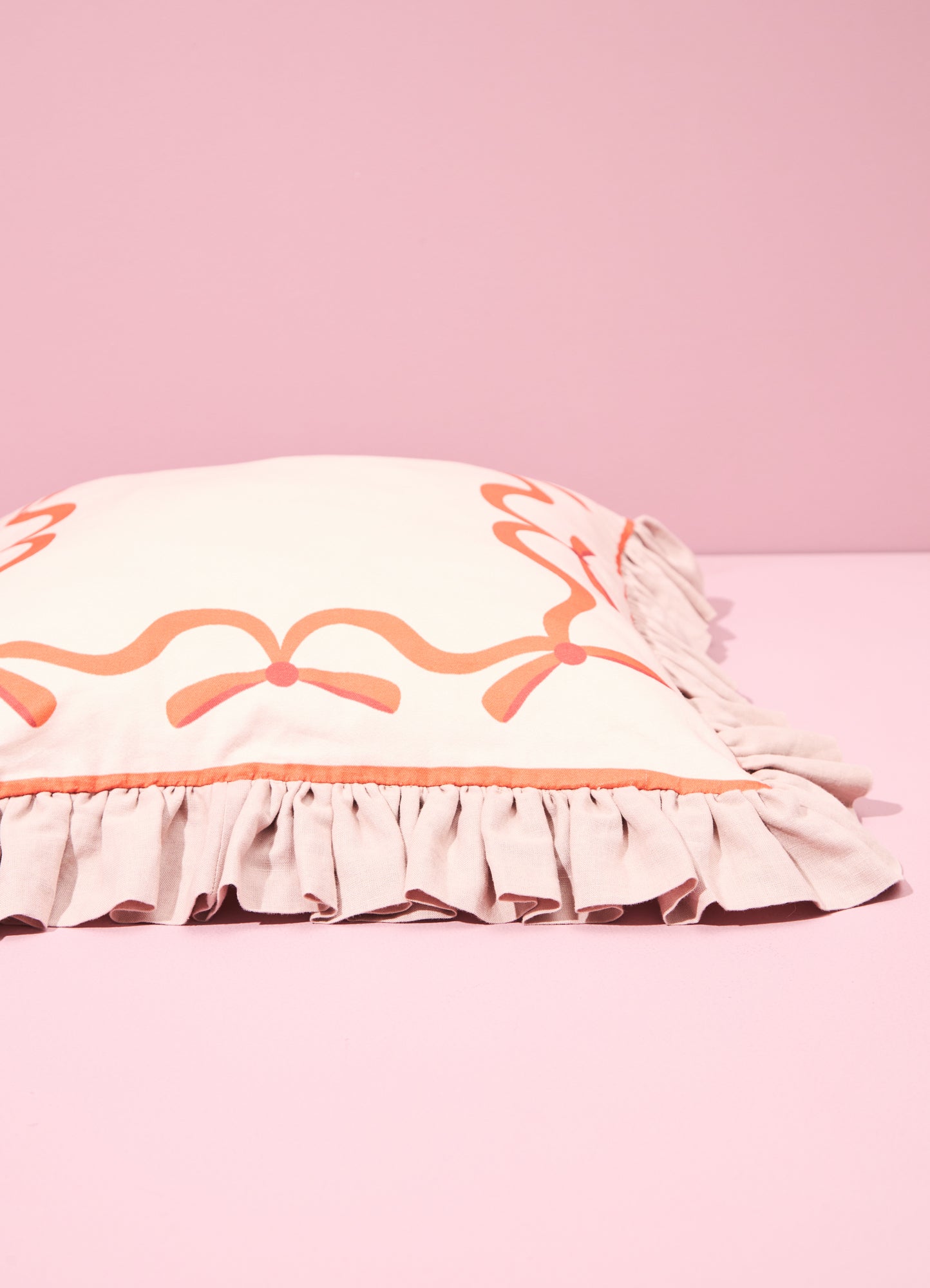 Cushion With Ruffle - Red Bows - MOOUI Barcelona