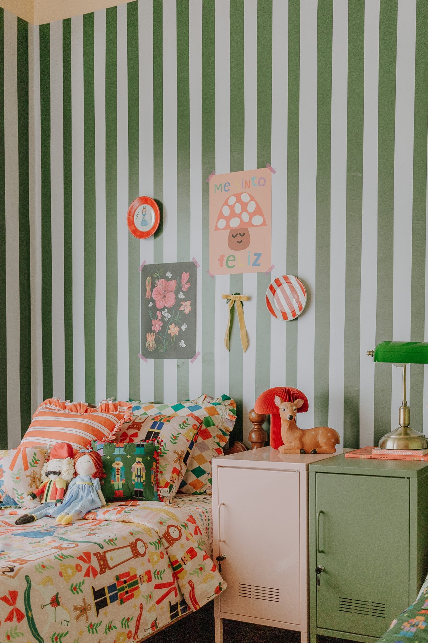 Wallpaper - Green Stripes - MOOUI Barcelona