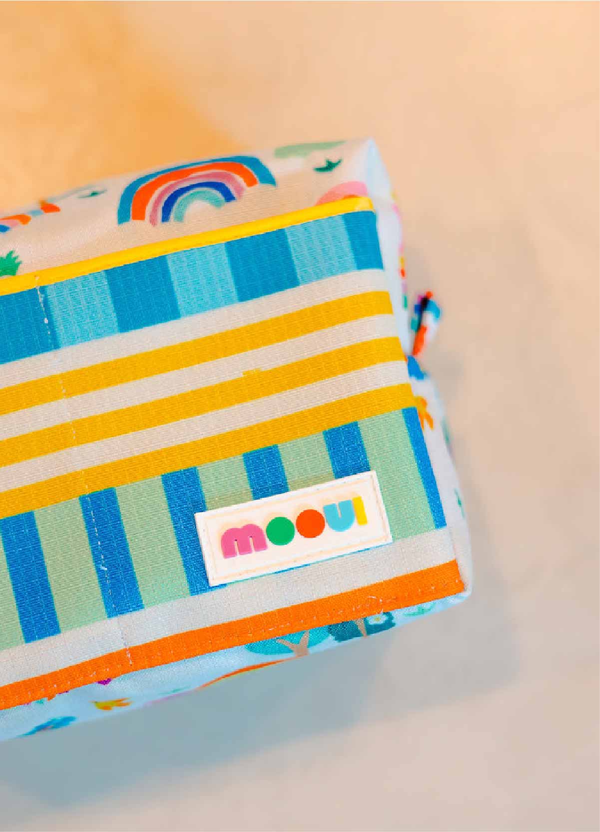 Water - Resistant Medium Toiletry Bag - Dreamy Rainbows - MOOUI Barcelona